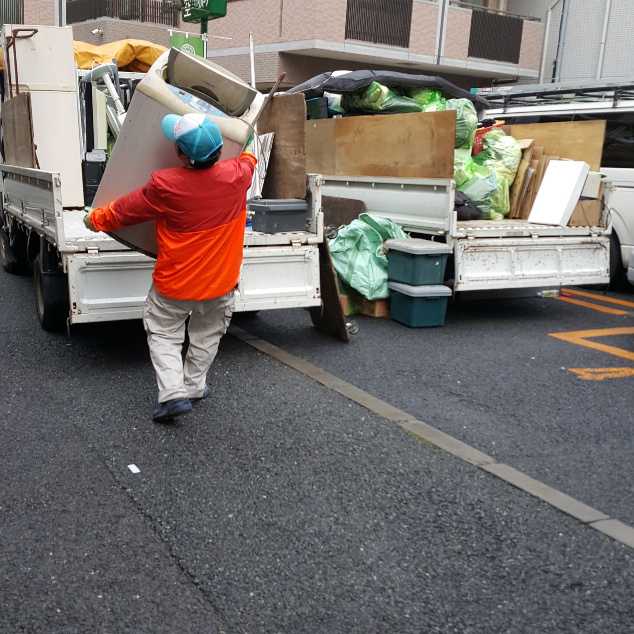 東京都日野市 アパート2DK全ての残置物(洗濯機、冷蔵庫、衣類などその他)回収