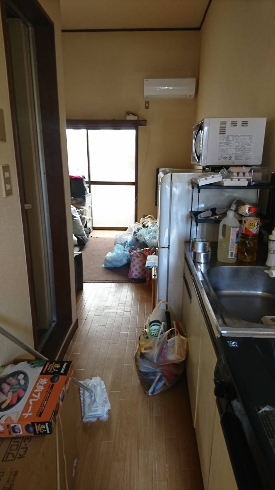 東京都東久留米市  アパート1K不要品(冷蔵庫、洗濯機、調理用品、洋服、洗剤などの生活用品、布団一式など)回収